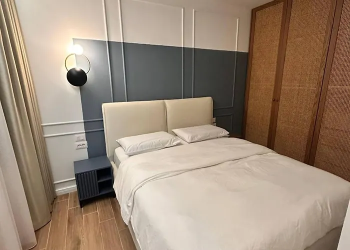The Golden Luxury Downtown 地拉那